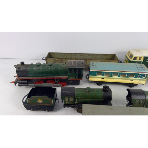 322 - Large selection of various carriages and rolling stock, mainly 0 gauge
