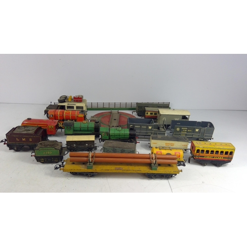 323 - Box of mixed model railway items