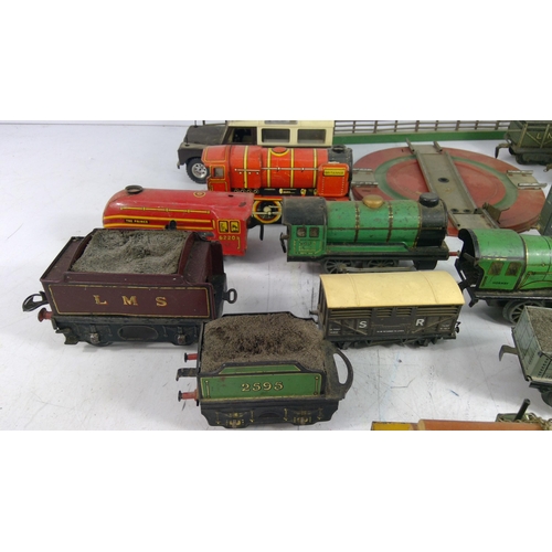323 - Box of mixed model railway items