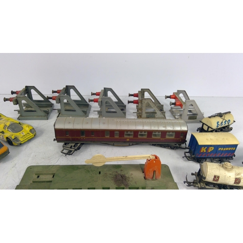 323 - Box of mixed model railway items