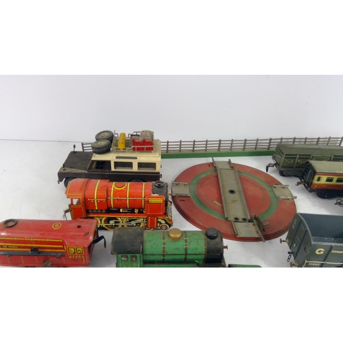 323 - Box of mixed model railway items