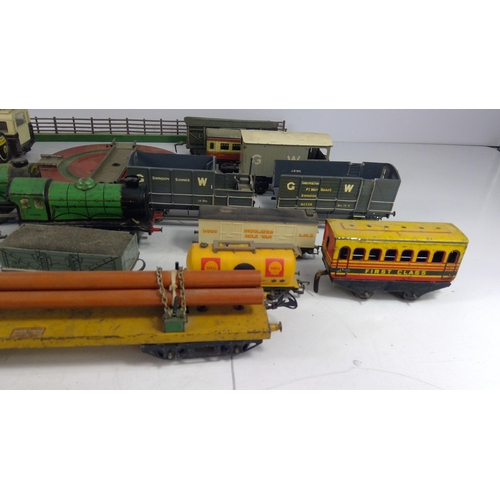 323 - Box of mixed model railway items