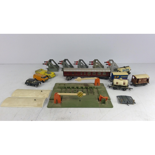 323 - Box of mixed model railway items