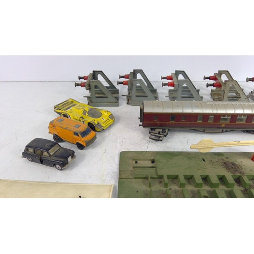 323 - Box of mixed model railway items