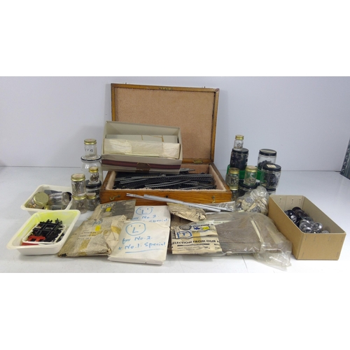 324 - Model railway accessories and track