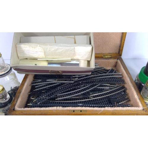 324 - Model railway accessories and track