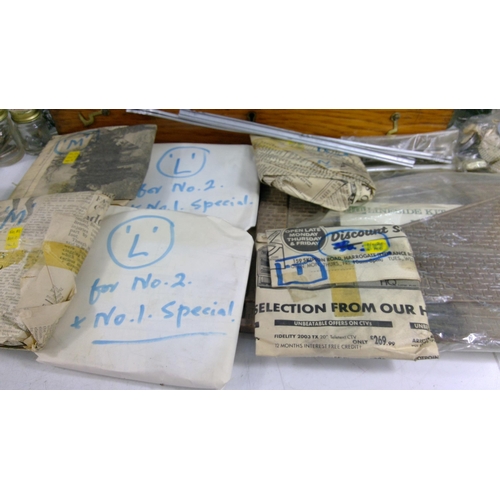 324 - Model railway accessories and track