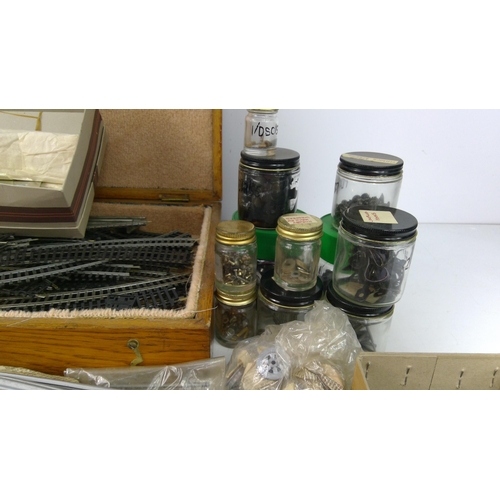 324 - Model railway accessories and track