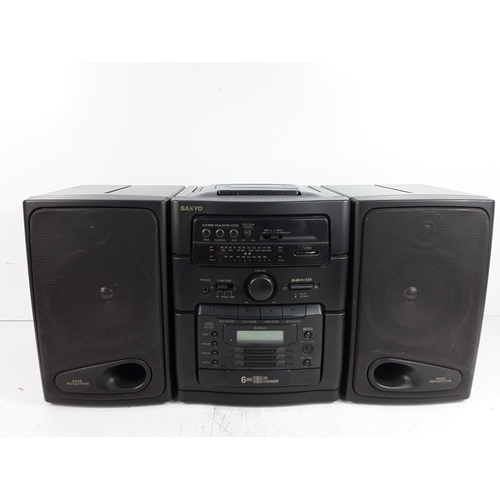 133 - Sanyo portable midi CD/Cassette hi-fi