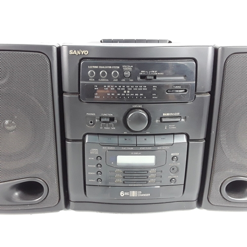 133 - Sanyo portable midi CD/Cassette hi-fi