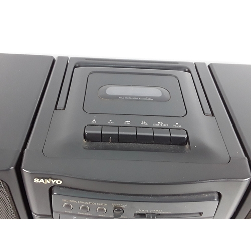 133 - Sanyo portable midi CD/Cassette hi-fi