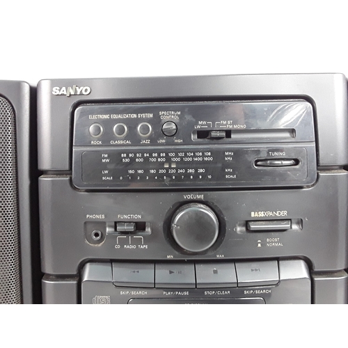 133 - Sanyo portable midi CD/Cassette hi-fi