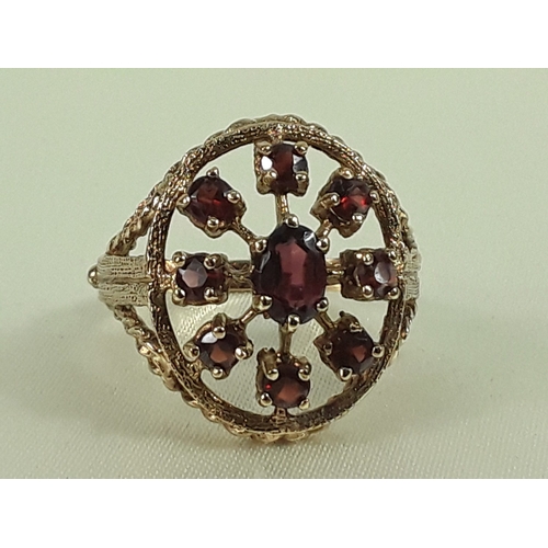 164 - 9ct gold garnet cluster ring - Size M