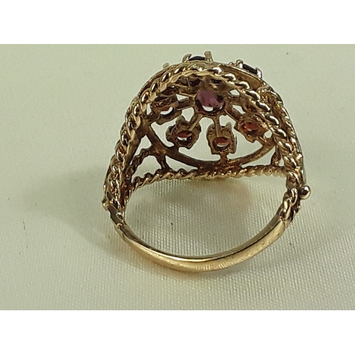 164 - 9ct gold garnet cluster ring - Size M