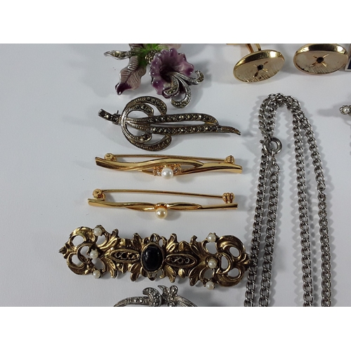 173 - Antique jewellery box and contents