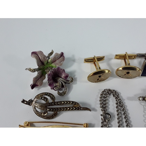 173 - Antique jewellery box and contents