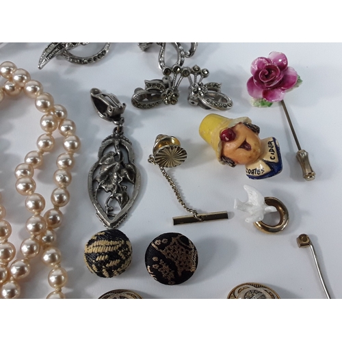 173 - Antique jewellery box and contents