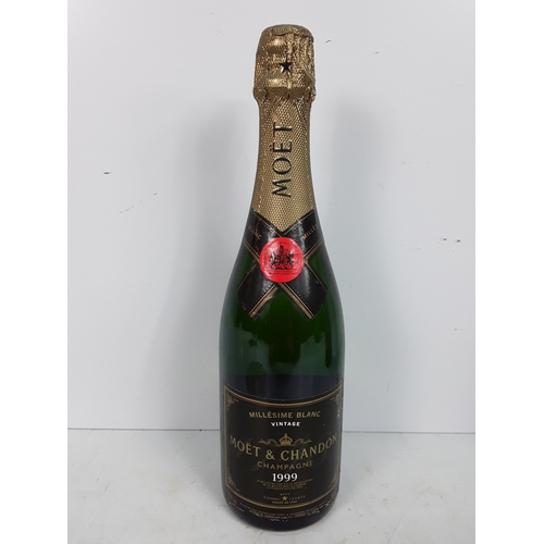 27 - Bottle of Piper-Heidsieck Champagne & a bottle of 1999 Millesime Blanc Vintage Moet & Chandon Champa... 