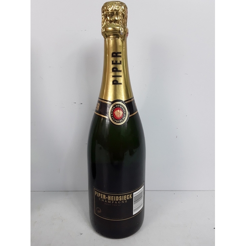 27 - Bottle of Piper-Heidsieck Champagne & a bottle of 1999 Millesime Blanc Vintage Moet & Chandon Champa... 