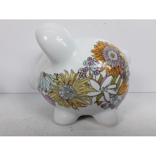 33 - Piggy banks, handbags, picture, sat nav, ribbons etc