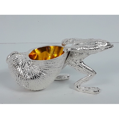 53 - Plated salt in the form of a frog and snail shell