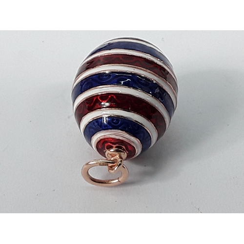223 - 14ct gold and enamel Cloisonné banded pendant, gross weight 12.1g