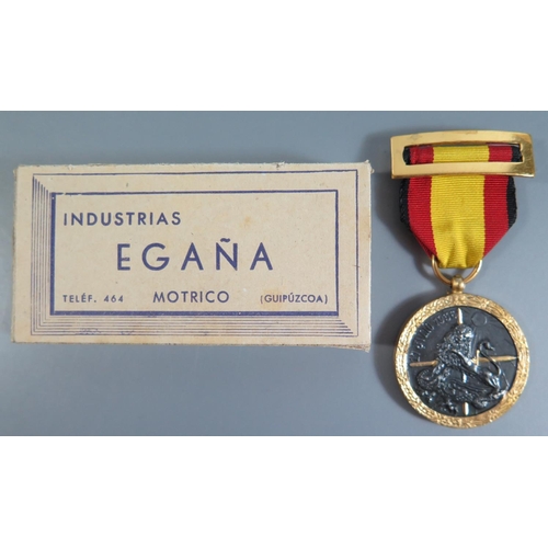 360 - From the Charles Hume-Smith Collection: A 1936 Spanish Civil War Medal in rare original cardboard bo... 