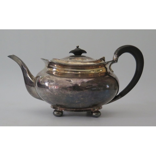 72 - A George VI Silver Teapot, Sheffield 1944, Atkin Brothers,  625g