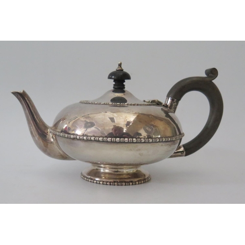 86 - An Edward VIII Silver Teapot, Birmingham 1946, G W Aldridge, 269g