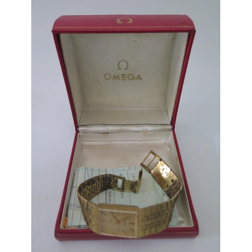 133 - An Accurist Gents Gold Plated Dress Watch in Omega box