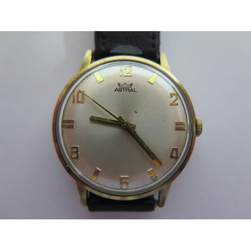 114 - A Smiths Astral 9ct Gold Gent's Centre Second Wristwatch with 34mm dial, London 1971, running