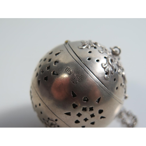 409 - A Chinese Silver Tea Infuser, HC (Hung Chong Shanghai), 44g