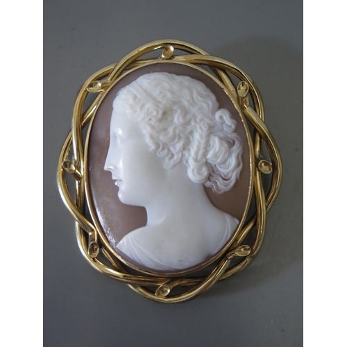 210c - A Victorian Shell cameo in precious yellow metal mount