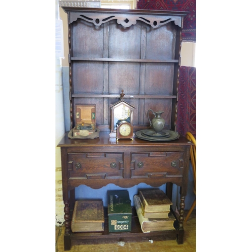 572 - An Oak Dresser