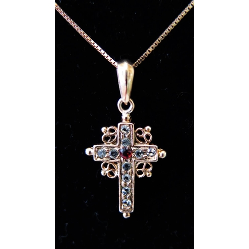 107 - A 14K Yellow Gold Chain and cross pendant (chain 1.7g)