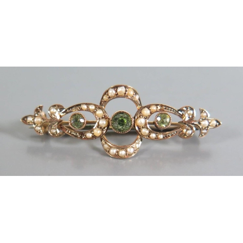 179 - A 9ct Rose Gold, Peridot and Seed Pearl Brooch, 2.2g