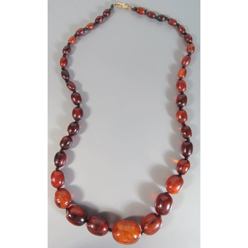 209 - A Graduated Amber Bead Necklace, largest c. 25 x 19mm, 39.8g