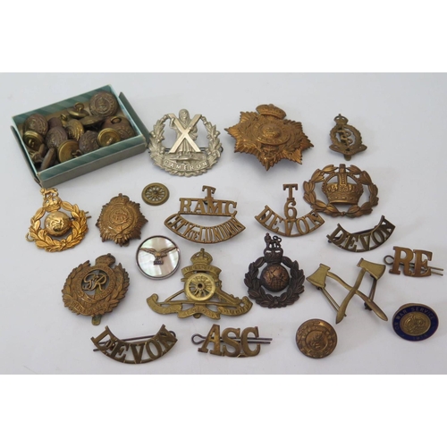 283 - A Collection of Military Badges and buttons, including RNAS silver and mother of pearl badge (1 July... 