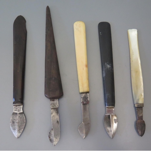 298 - A Collection of Bloodletting Fleams (knives)