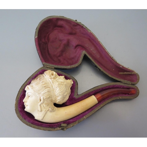 300 - A Meerschaum Pipe in fitted case