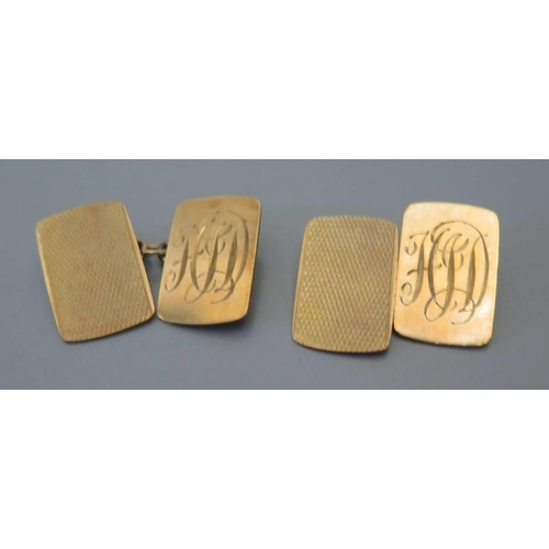 101 - A pair of 9 carat gold cufflinks 3.6 grams