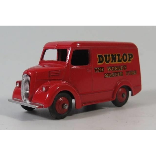 495 - Dinky 451 Dunlop Trojan van