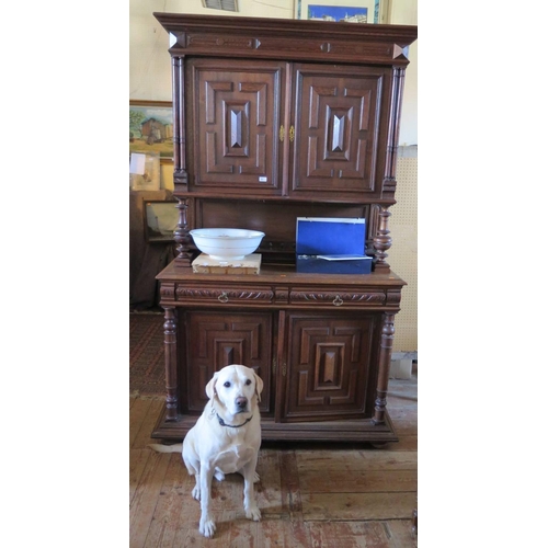 541 - A French Oak cupboard