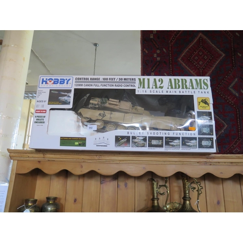 542 - Hobby m1a2 Abraham's 1 to 16 scale battle tank radio controlled vehicle