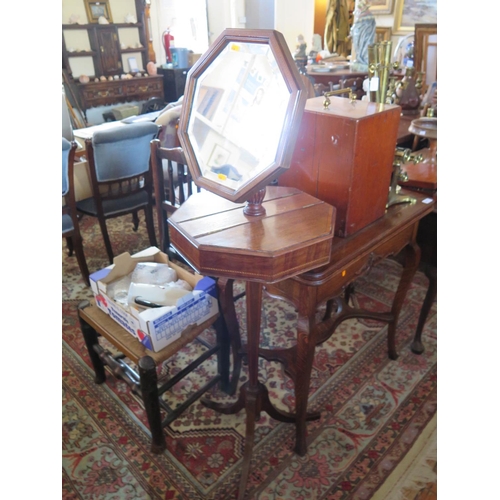 604 - An Edwardian mahogany and chequer strung shaving stand with bevelled mirror