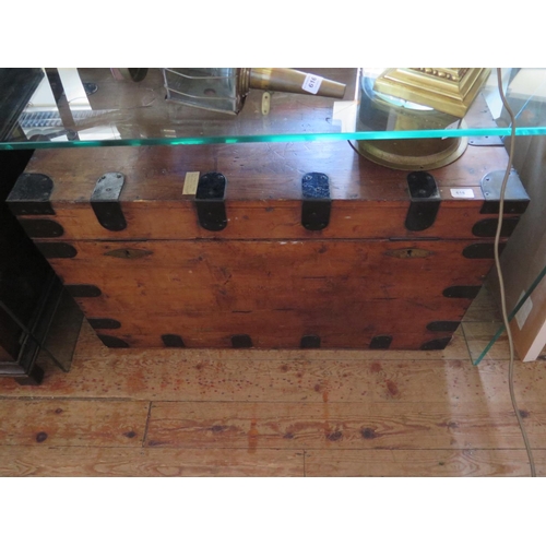 618 - A pine chest