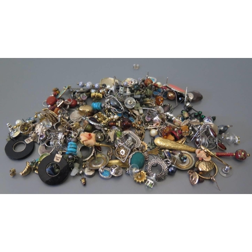 75 - A large selection of earrings