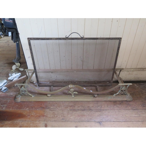 828 - Brass fire curb copper copper coal bucket and Fire screen