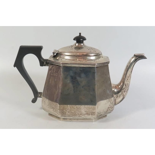 13 - A George V Silver Tea Pot, Birmingham 1930, William Neale & Son Ltd (from 1909), 521g gross