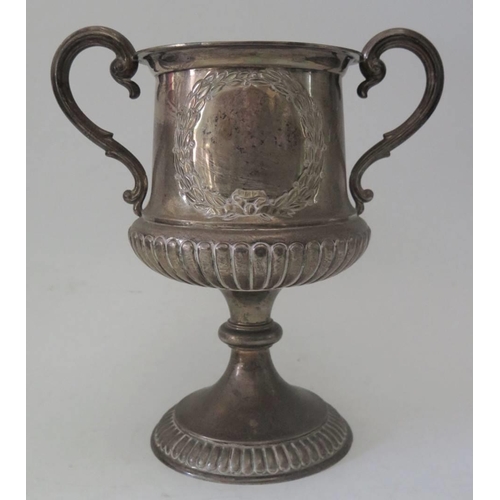 23 - An Edward VII Silver Two Handled Presentation Cup, London 1902, Hilliard & Thomason, 468g, 23cm to h... 